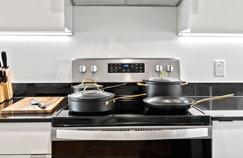 City Centre Apartment | LUXE King Bed Skyline Condo in Heart of Downtown