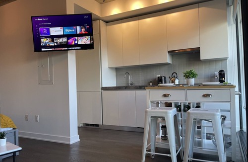 Fashion District Condo | Luxe Urban Nest @ King & Bathurst with Heated Balcony