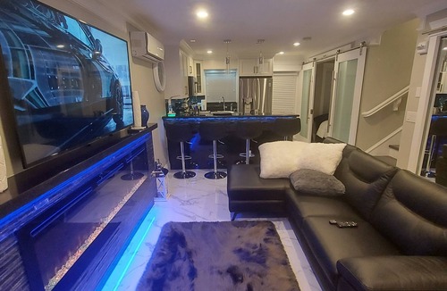 East Side House | Luxurious 3 Bedroom Townhouse