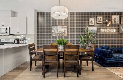 Evanston House | Luxurious 4BR Home | Near Banff | YYC | Garage