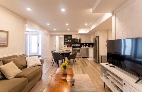 Sheridan Apartment | Luxurious and Spacious Apartment with 2 bedrooms and 2 Baths