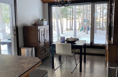 Callander Cottage | Luxurious Lake House with Hot Tub - Come and Enjoy and Unwind by Lake Nipissing!