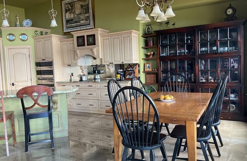 Scotch Creek House | Luxurious Lakefront Villa on Shuswap Lake with Private Dock and Sandy Beach