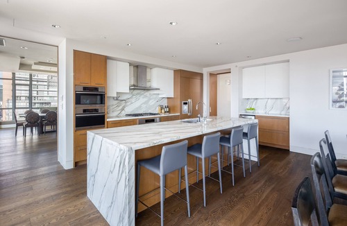 Yaletown Hotel | Luxurious Penthouse in Trendy Yaletown with Private Rooftop Pool