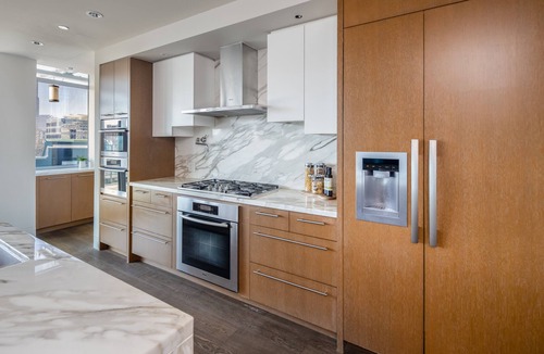 Yaletown Hotel | Luxurious Penthouse in Trendy Yaletown with Private Rooftop Pool
