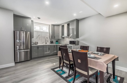 Evanston House | Luxurious two bedroom with one bathroom