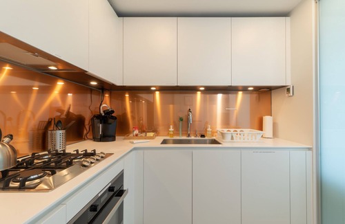 Central Condo | Luxury 1BR w/Great View in Downtown Vancouver
