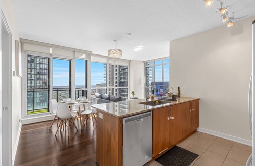 Downtown Mississauga Condo | Luxury 2.5 Bedroom 2 Bathroom 1 Parking Spot Near SQ1 Condo Breathtaking Views!