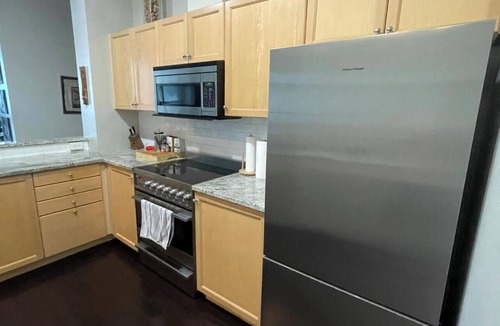 Church and Wellesley Condo | Luxury 2 Bed & 2 Bath Right Next To Subway In The Heart Of DT