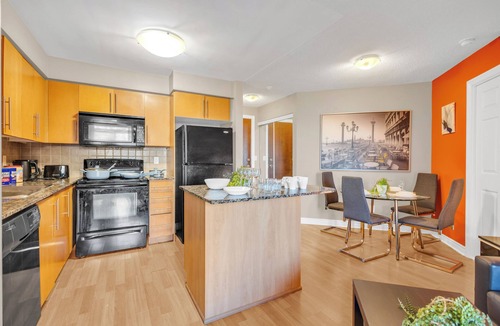 Downtown Mississauga Apartment | Luxury 2 bedroom apartment in heart of downtown square one
