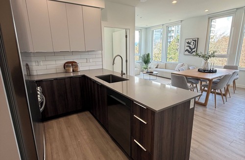 Grandview-Woodland Apartment | Luxury 2BD+1BTH | The Heart of Commercial Drive