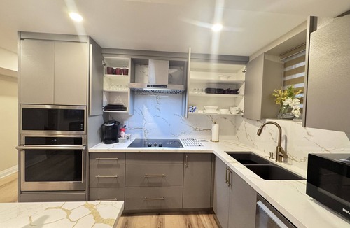 Richmond Hill House | Luxury 2BR/2BA Retreat + Netflix + Free Parking –Lake Wilcox-Richmond Hill-VRBO