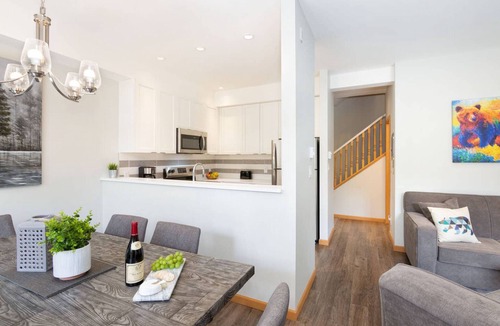 Village North Villa | Luxury 2Br/2Ba Townhouse- Pool, HT, Secure bike storage