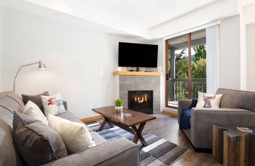 Village North Villa | Luxury 2Br/2Ba Townhouse- Pool, HT, Secure bike storage