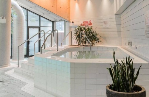 Toronto Entertainment District Apartment | Luxury 2BR Downtown Stay Near CN Tower
