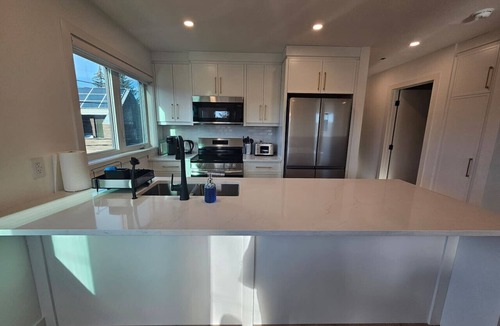 Montgomery House | Luxury 2BR Suite Near Children’s Hospital & COP