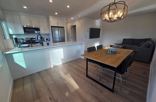 Montgomery House | Luxury 2BR Suite Near Children’s Hospital & COP