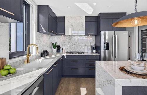 South Pandosy Condo | Luxury 2BR waterfront condo at AQUA Kelowna with a king suite, queen bedroom, private BBQ patio, high end designer interiors, quartz counters, custom navy cabinetry, premium appliances & steps from Okanagan Lake.