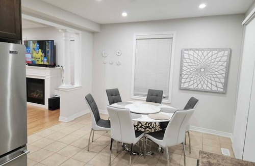 Brampton Apartment | Luxury 3+1 Bedrooms Home