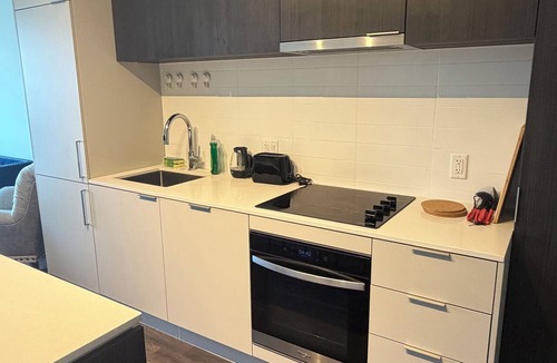 St. Lawrence Apartment | Luxury 3BR 2BA Condo in Downtown Toronto | Prime Location