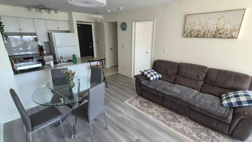 Downtown Toronto Apartment | Luxury 42nd Floor Suite at Pantages, Free Parking, Steps to Eaton Centre & Dundas Sq