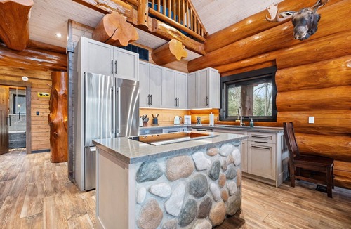 Trent Hills Cabin | Luxury 5-BR Waterfront Log Home w/Sauna, Hot Tub, Fireplace & Game Room