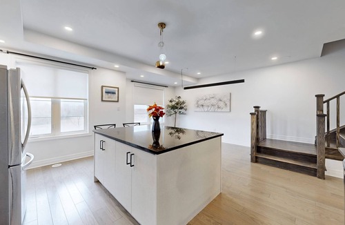 Oakville House | Luxury 5BR Oakville Home for Family Getaways