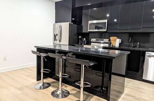 New Toronto House | Luxury 6 BDRM Entire Home in Lakeshore Toronto