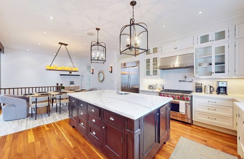Thornhill House | Luxury 6 Bedroom Bungalow with Game Room [Located near Keele & Lawrence]