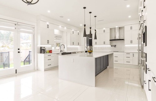 Surrey House | Luxury 6BR Family Home Near New Westminster