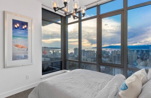 Downtown Vancouver Apartment | Luxury and Spacious Modern Living in the Heart of Downtown Vancouver
