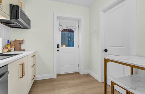 Fairfield Apartment | Luxury Bachelor Guesthouse - New Built - Wifi