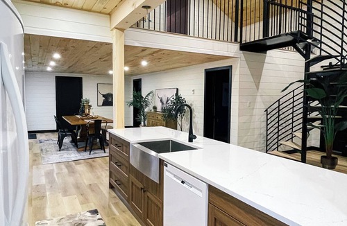 Wood Islands House | Luxury Barn Retreat w/Sauna + Gym | Wood Islands PEI | Near Ferry/Trail
