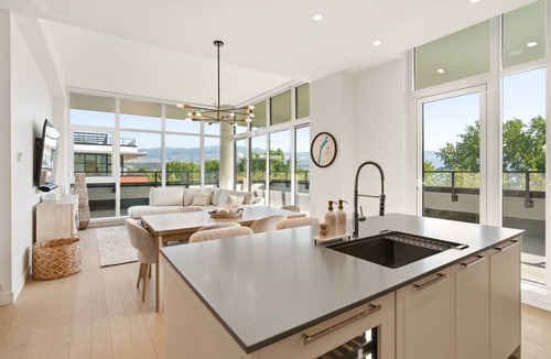 South Pandosy Condo | Luxury Beachfront Retreat 3BR Penthouse Condo w/Lake Views