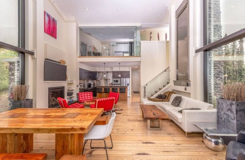Big White Ski Resort House | Luxury Chalet with True Ski-In/Ski-Out Access