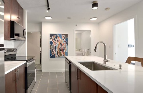 Crosstown Apartment | Luxury Condo Downtown Vancouver with free parking