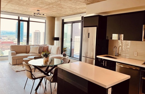 Connaught Condo | Luxury Condo | Pool | Gym | Views | Free Parking | Steps to DT Dining | Walk All