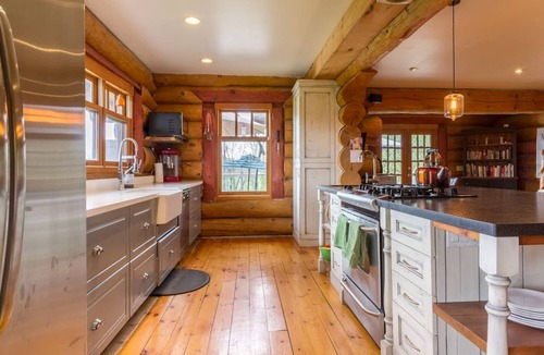 Glen Huron House | Luxury Cottage Getaway - Perfect for Families
