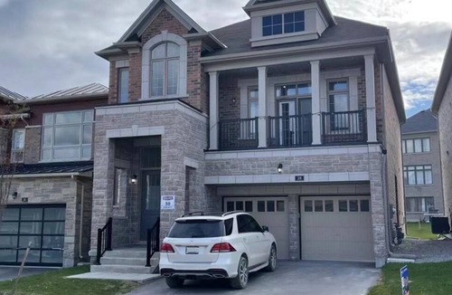 Sharon House | Luxury Detached whole House with Finished Basement 6 bedrooms with 4.5 bathrooms