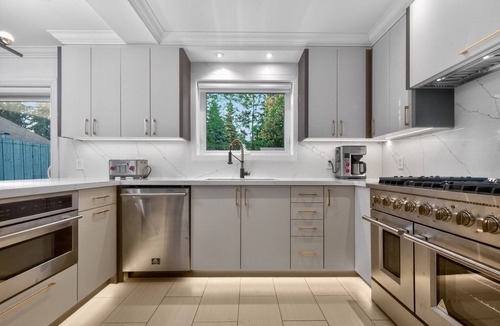 Etobicoke House | Luxury Executive Home Near Airport & Downtown