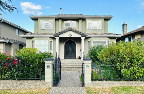 Hastings Villa | Luxury Family Villa - 5BR & Garden - 10 mins to DT - Free Parking