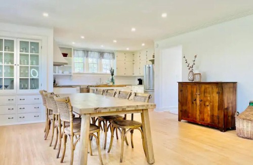 Virgil House | Luxury Farmhouse in Niagara-On-The-Lake: Waterfront & Vineyard Views