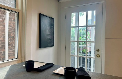 Summerhill House | Luxury Home 3bed2bath | Yorkville Parking | Sauna| Gym