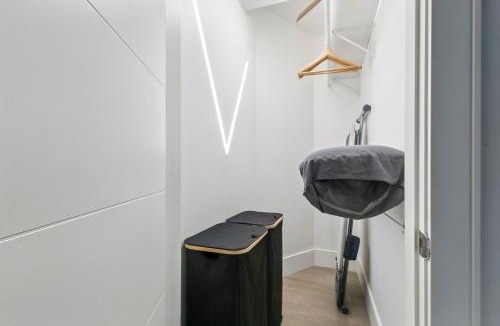 Summerhill Villa | Luxury Home 3bed2bath Yorkville Parking Sauna Gym