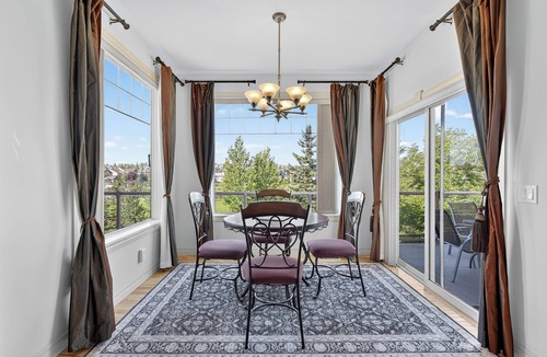 Panorama Hills House | Luxury Home, 5 BR, 10 Beds, Crib, Sleeps 12, Office room, Play room, 12m to YYC.