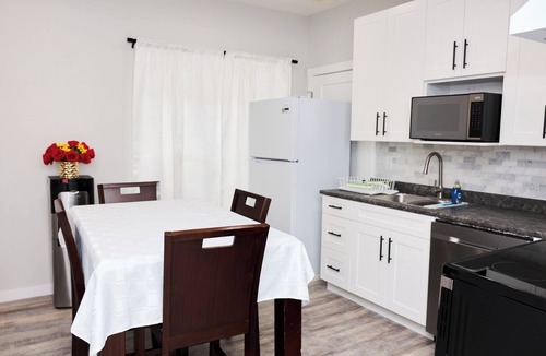 Prince George House | "luxury home home near hospital | mall |college"