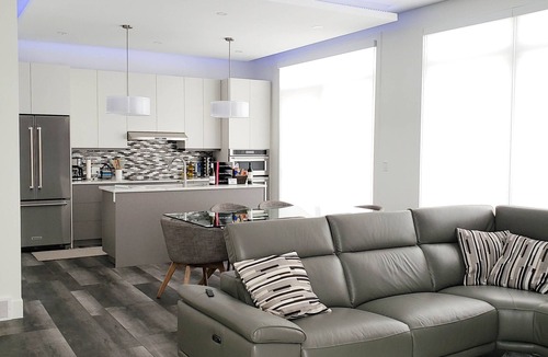 Grand Bend House | Luxury home in the heart of Grand Bend ONE BLOCK from the beach