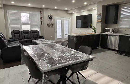 Markham House | Luxury home Markham and Steeles