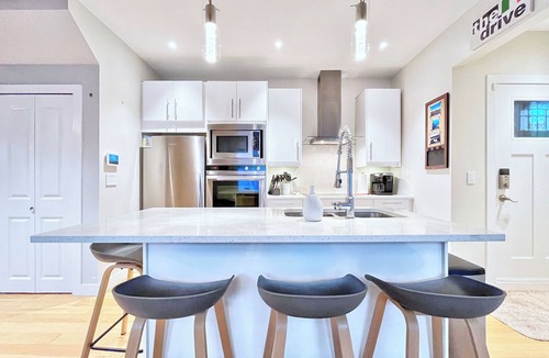 Grandview-Woodland House | Luxury Home on the Drive with AC (Family-Friendly & Business Travel Ready)