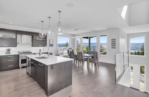 West Kelowna Estates House | Luxury Home With a View!